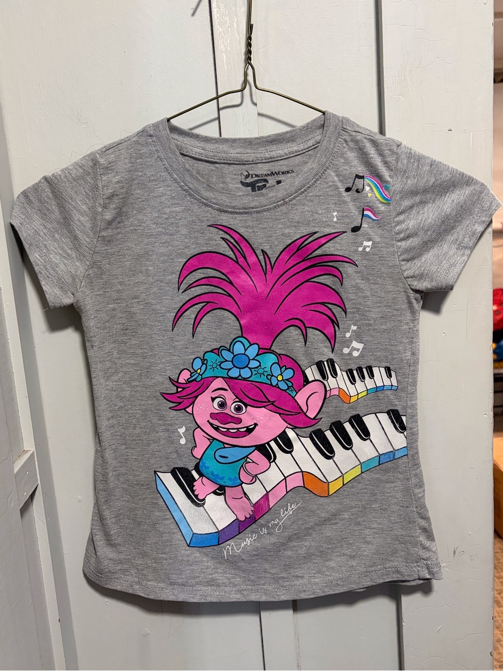 Kids trolls shirt size m